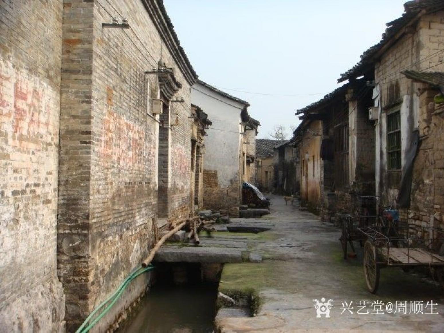 周順生國(guó)畫作品《團(tuán)扇熊村古韻》【圖2】