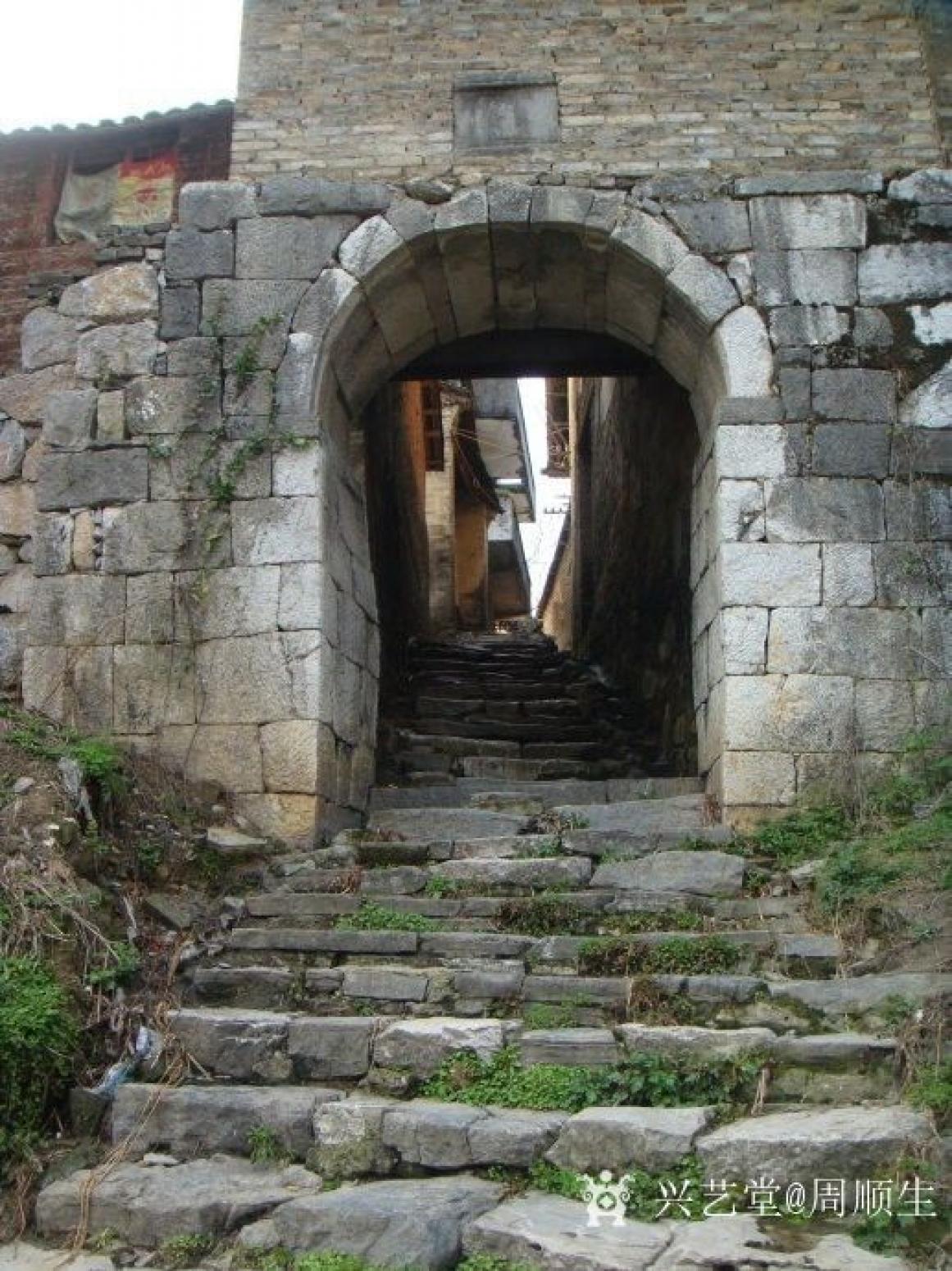 周順生國(guó)畫作品《團(tuán)扇熊村古韻》【圖3】