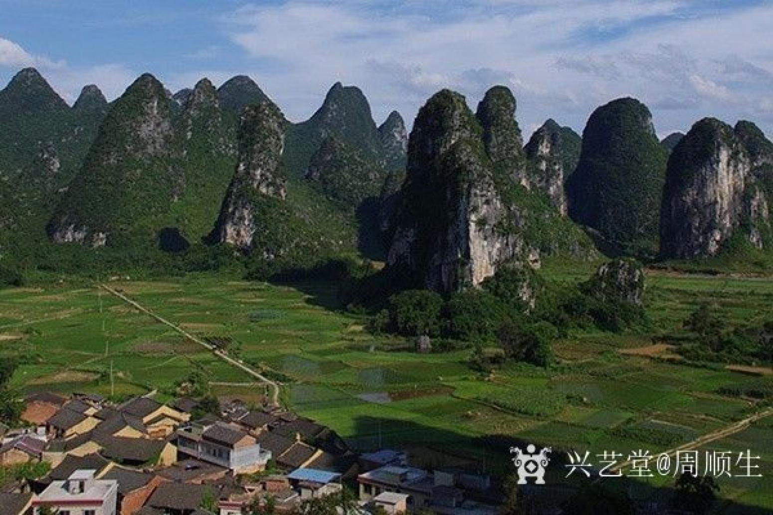 周順生國畫作品《四尺三開山水有情天》【圖2】