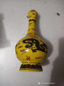 13576038113文玩雜項作品-《黃釉龍紋蒜頭瓶》